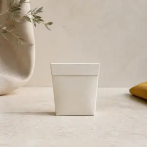 Sobre de semillas con cubierta de papel en forma de maceta