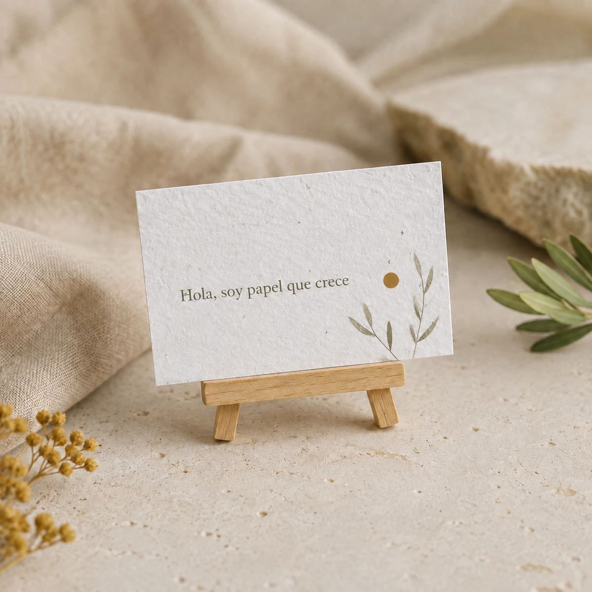 Tarjeta de visita de papel plantable personalizada; simulación de personalización con color y la frase «Hola, soy papel que crece».