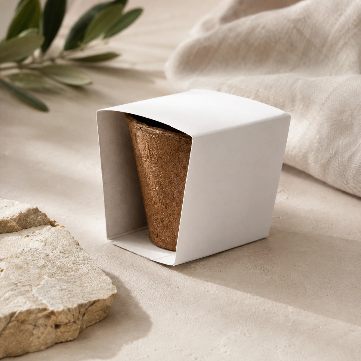 Kit de siembra en maceta de turba personalizable, detalle de construcción y materiales.