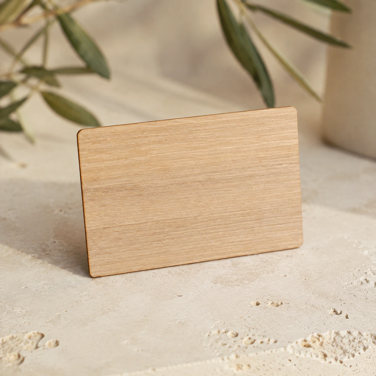 Postal rectangular de madera natural sin personalizar.