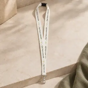 Lanyard Nexo en blanco, vista principal con personalización a color.