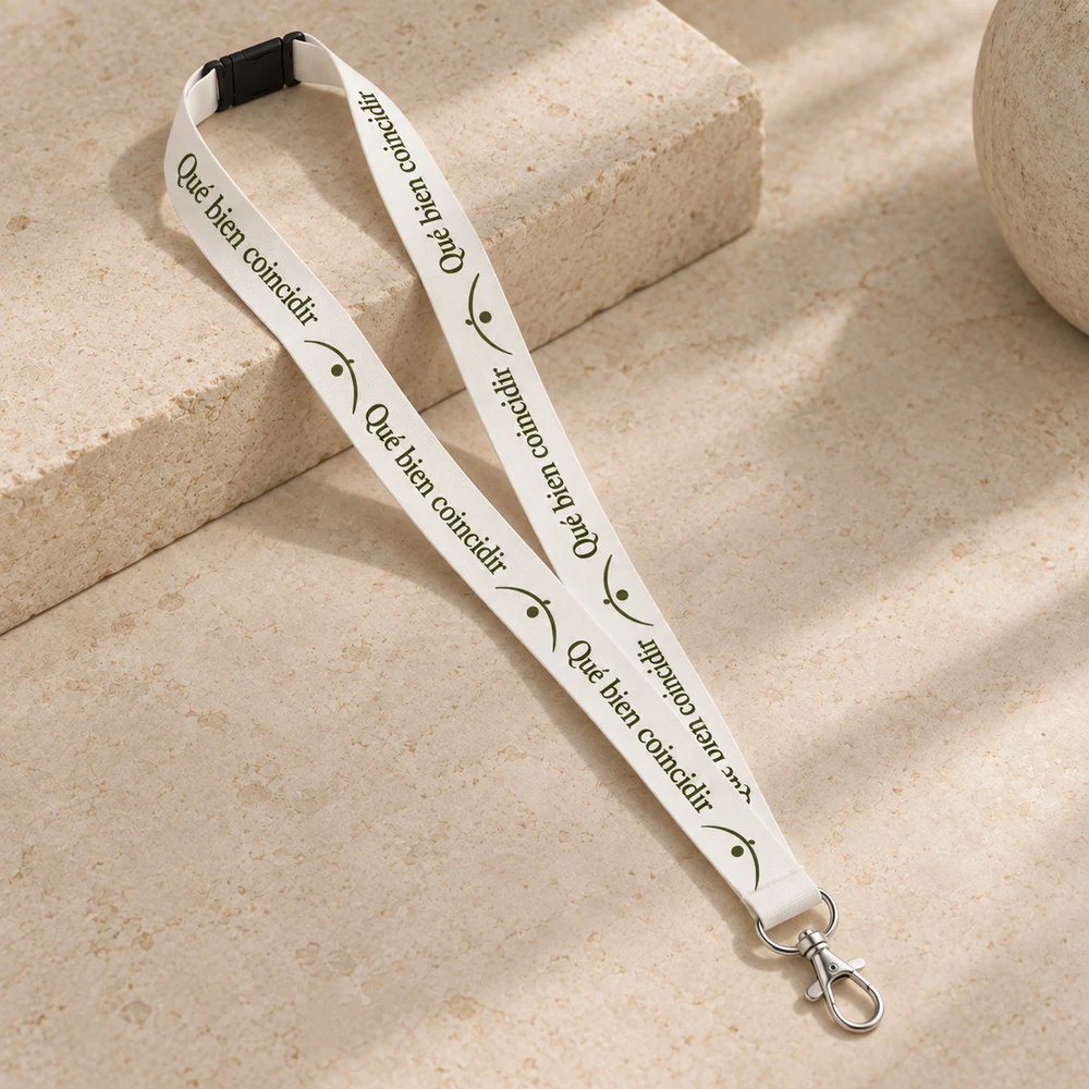 Lanyard Nexo en blanco, detalle de la personalización a una tinta.