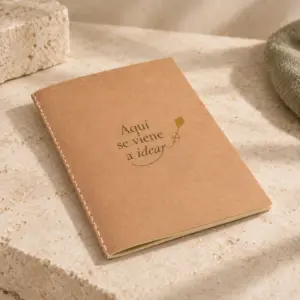 Cuaderno Trama en beige, vista principal con personalización a color.
