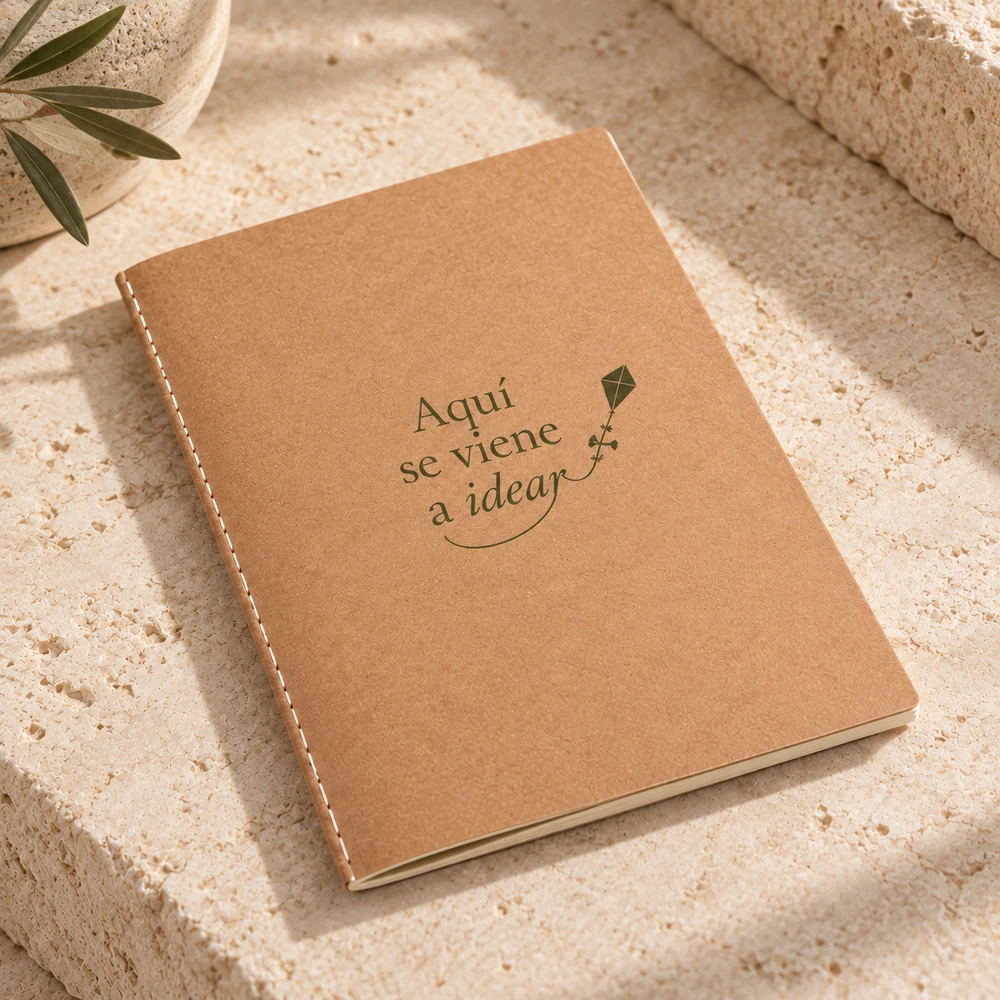 Cuaderno Trama con un mensaje y un dibujo impresos a una tinta