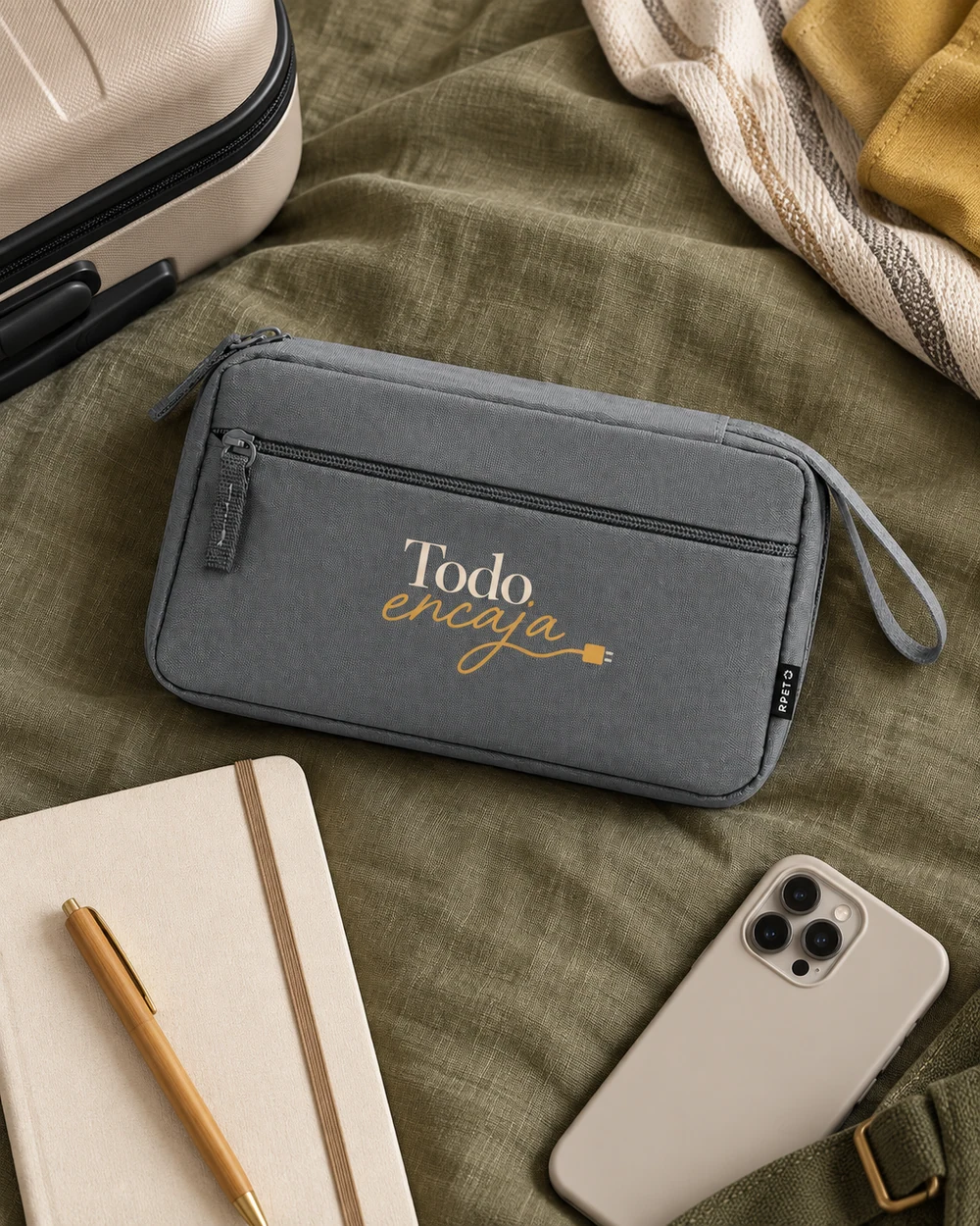 Organizador Punto en gris, en un ambiente de uso con personalización a color.
