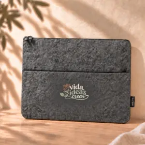 Funda Brote en gris, vista principal con personalización a color.